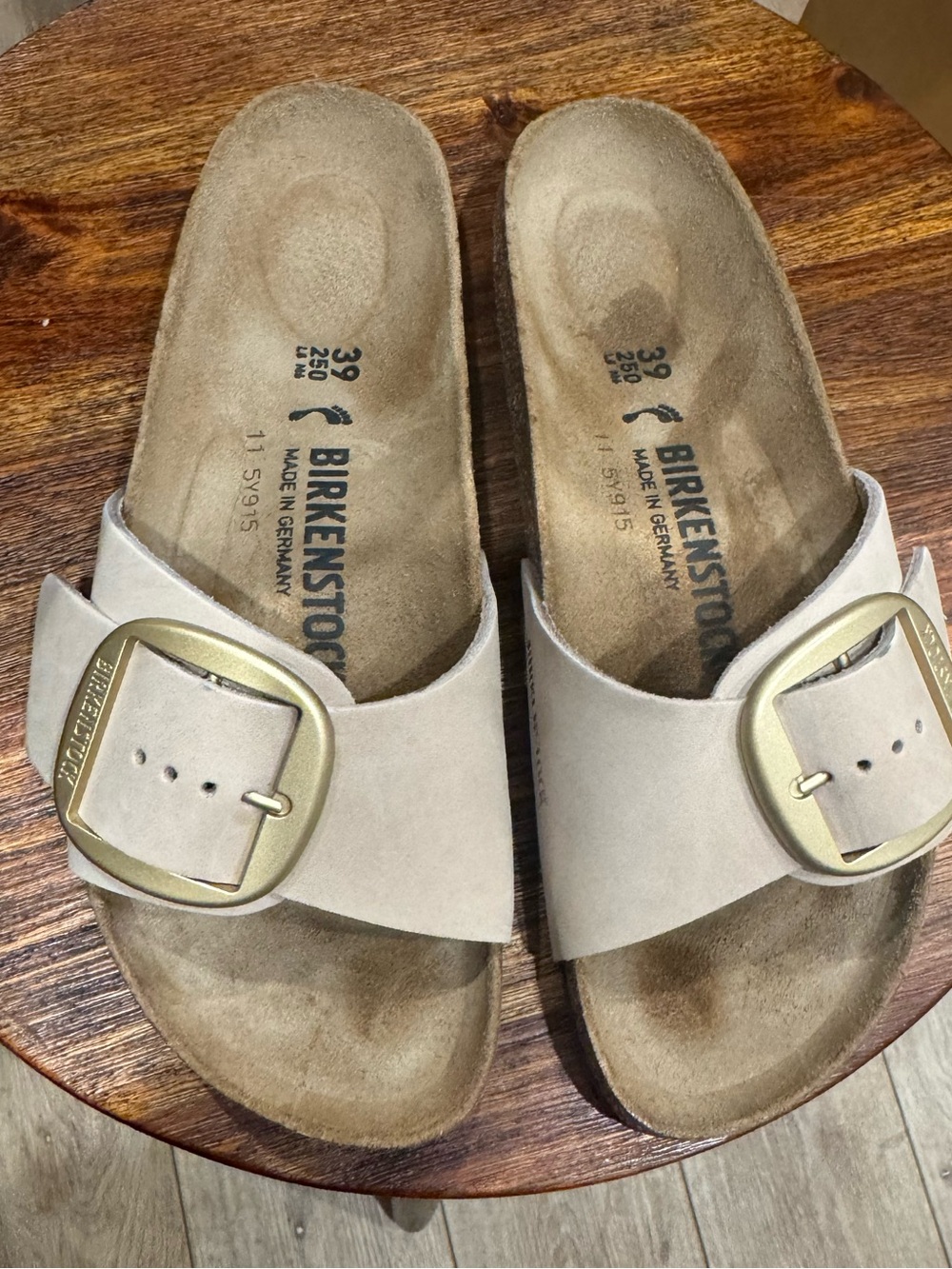 Birkenstock Madrid BIG BUCKLE Women's Sandal in Light Beige w/ Gold - worn ONCE!